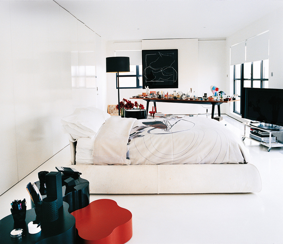 Zaha Hadid'd Bedroom in her Clerkenwell Penthouse. Courtesy of Architectural Digest, Spain, May 2008. Photograph by Alberto Heraz.